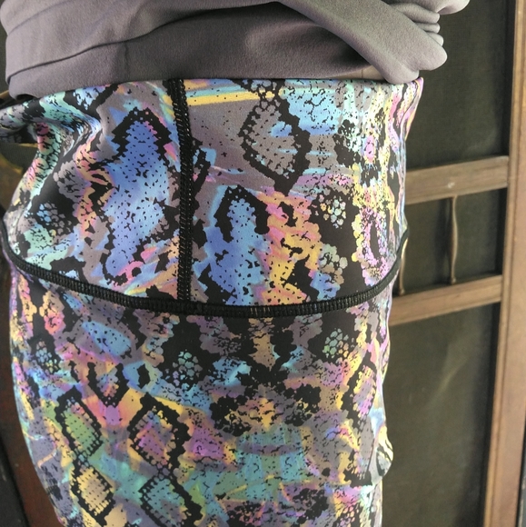 YELETE Active Snake Print Leggings (NWT) - Picture 5 of 6